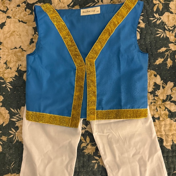 Super Mario Bros Toadstool costume for toddlers size 2-3t- excellent condition - Picture 1 of 4